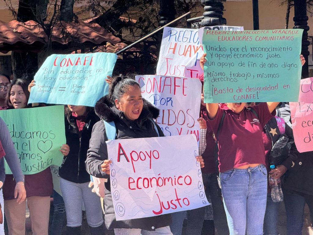 Protestan educadores y educadoras de CONAFE exigen mejores condiciones para desarrollar su trabajo