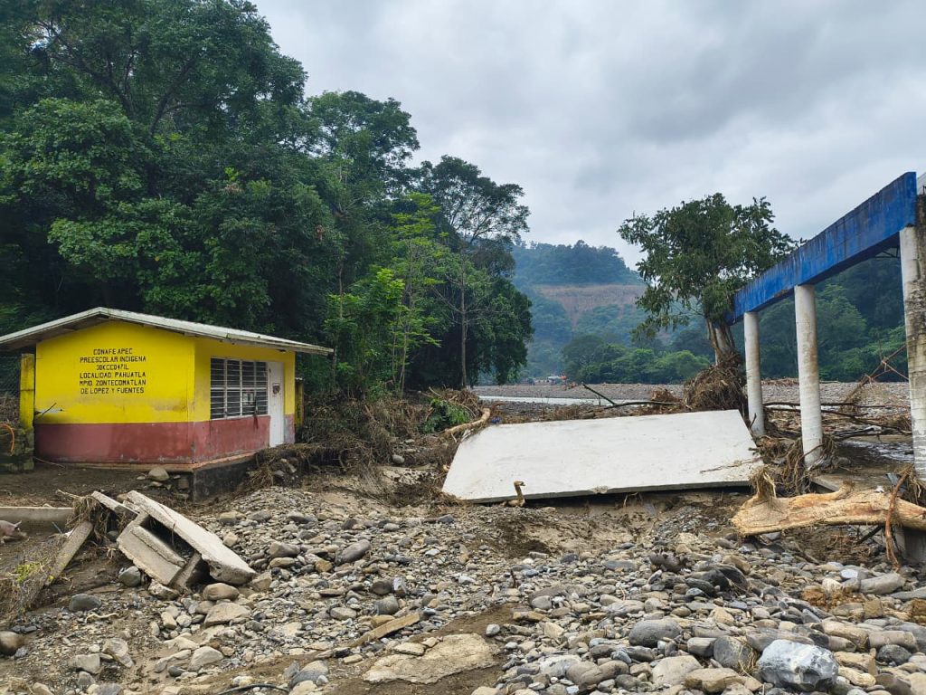 Falta de reconstrucción de escuela en Pahuatla, Zontecomatlán Veracruz.