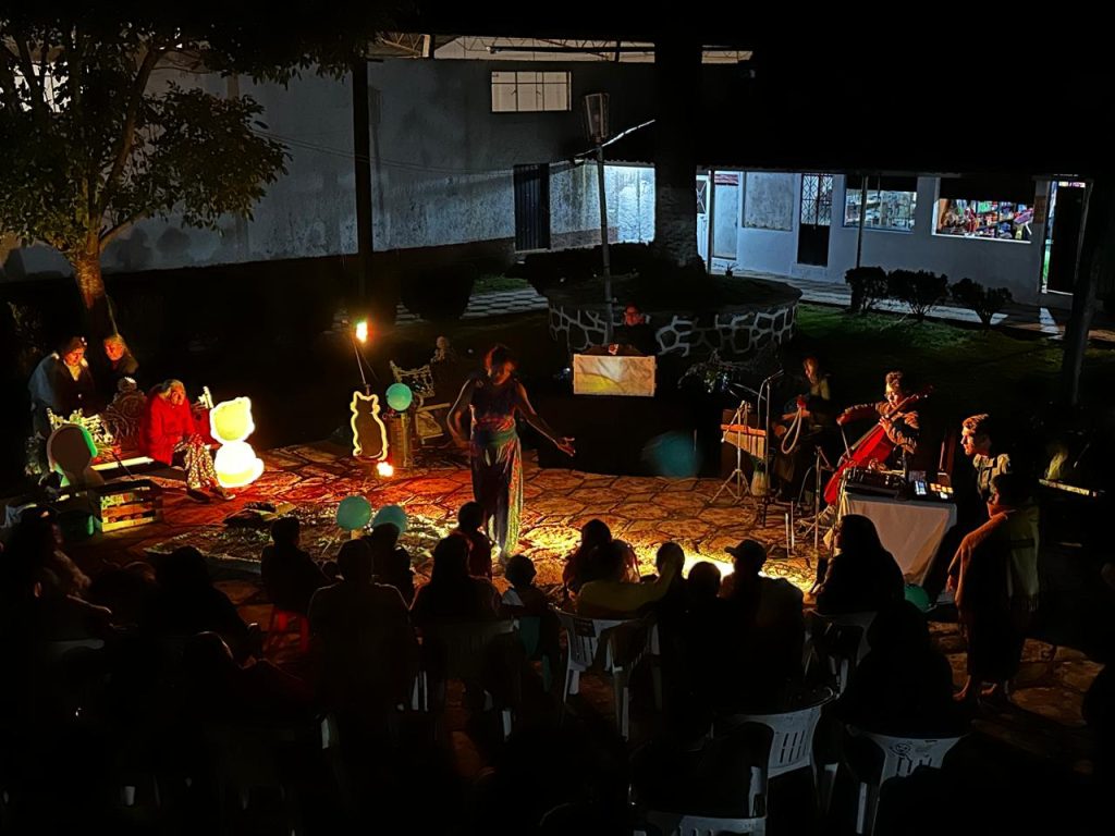 En Zacacuautla, Acaxochitlán Hidalgo, acompañan la defensa de los bosques con teatro de sombras