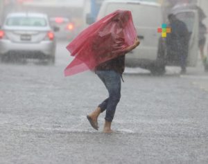 Fuertes lluvias provocan inundaciones y complican la movilidad de los ciudadanos