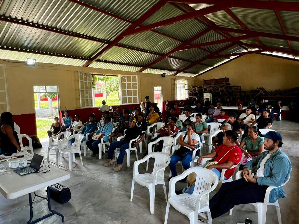 Autoridades comunitarias de Zontecomatlán revisan apoyos tras desastre de octubre