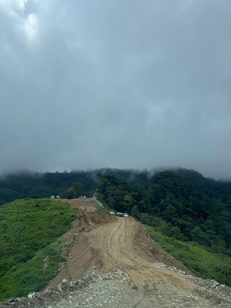 La gente esta contenta por la apertura del camino Cerro Chato a Papatlar en Texcatepec