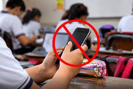 Restricción de celulares en escuelas de Tzimentey la Piedra, Huayacocotla, Ver.